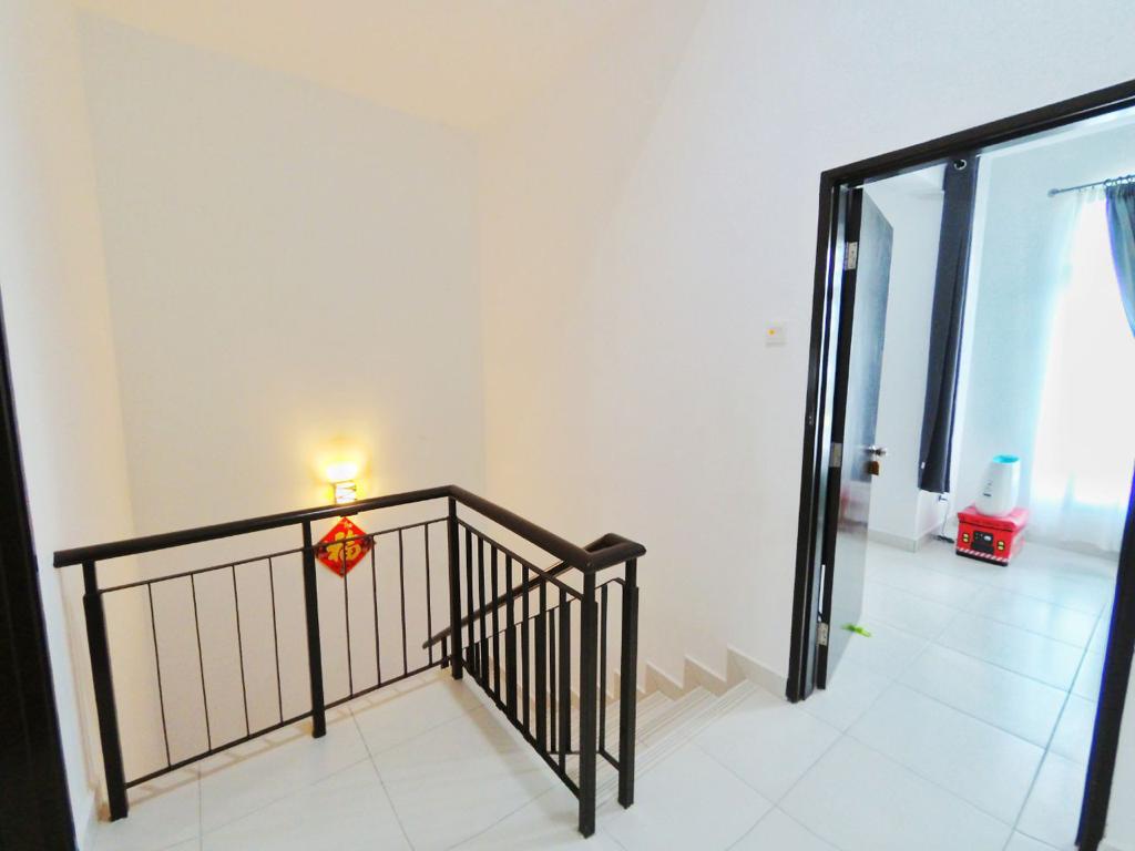 Rafflesia Double Storey Terrace Taman Pelangi 2 - photo 6