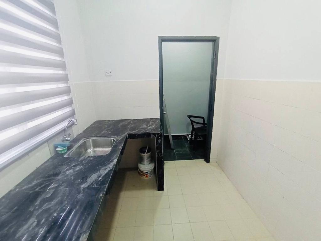 1st TERRACE HOUSE, JALAN MENTARI, BANDAR - photo 9