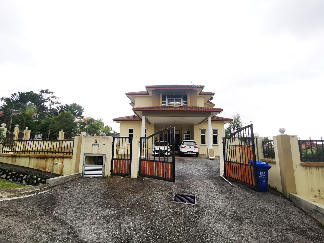 DOUBLE STOREY BUNGALOW, SEKSYEN 8, SHAH ALAM