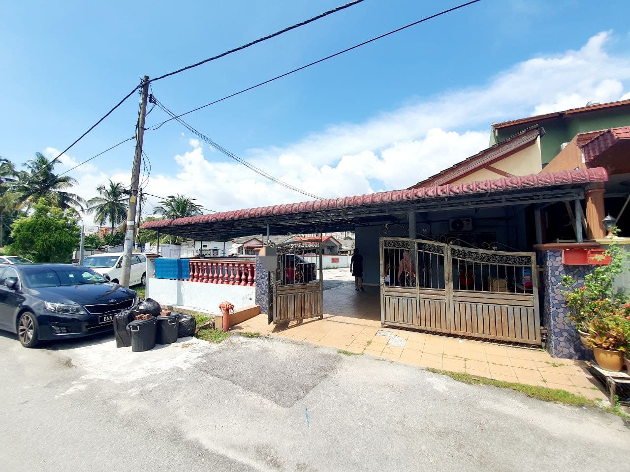 CORNER LOT 1 STOREY HOUSE , SRI INTAN SEKSYEN 7