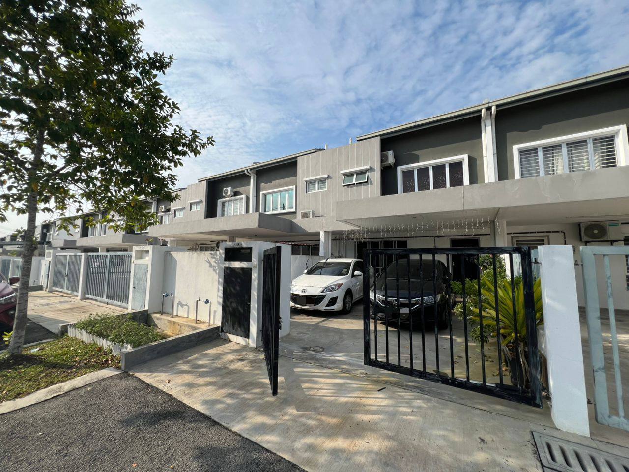 Double Storey Terrace Laman Haris Jalan 13 Puncak - photo 2