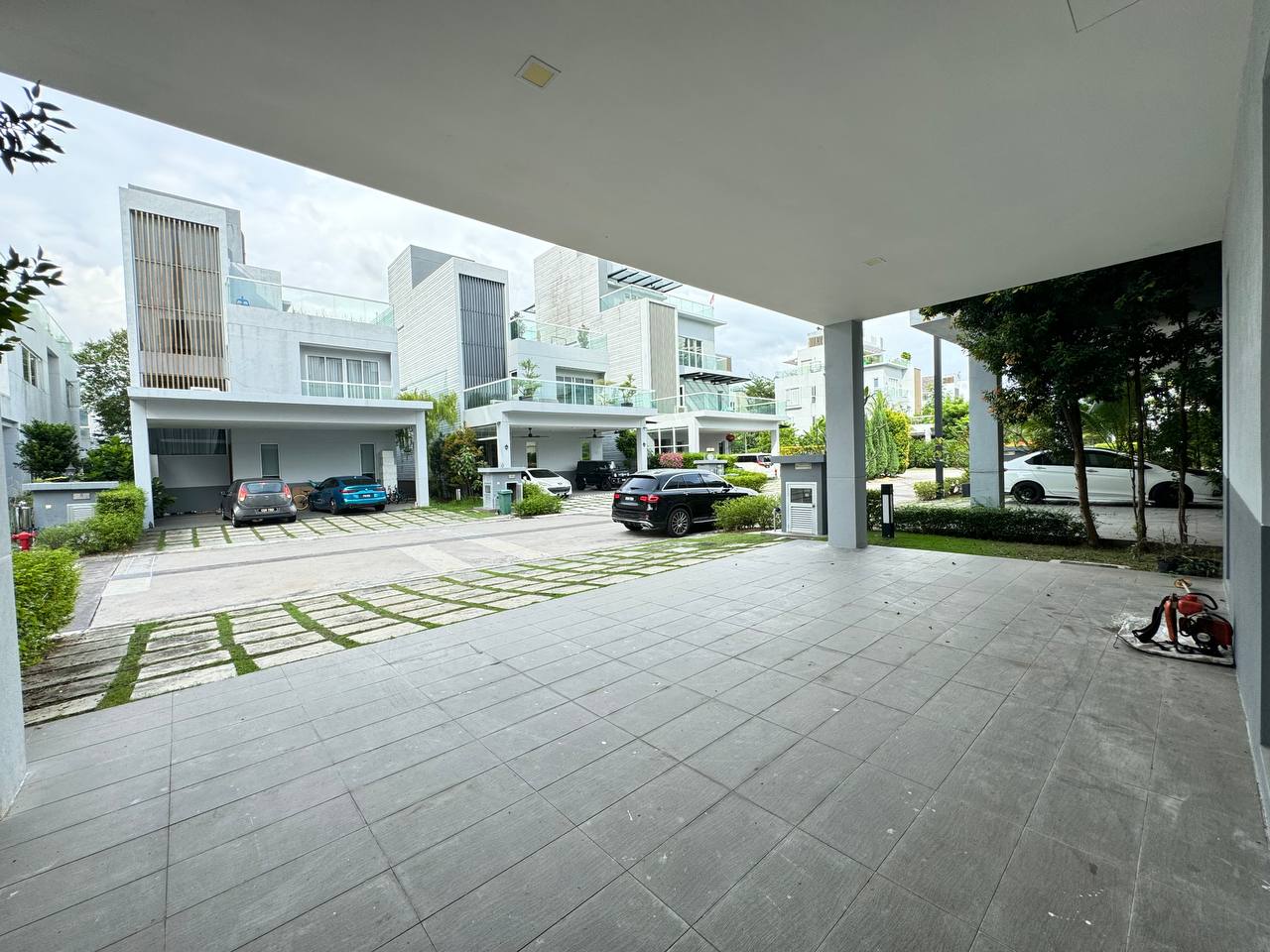 Three Storey Bungalow Lakefront Villa Cyberjaya - photo 3