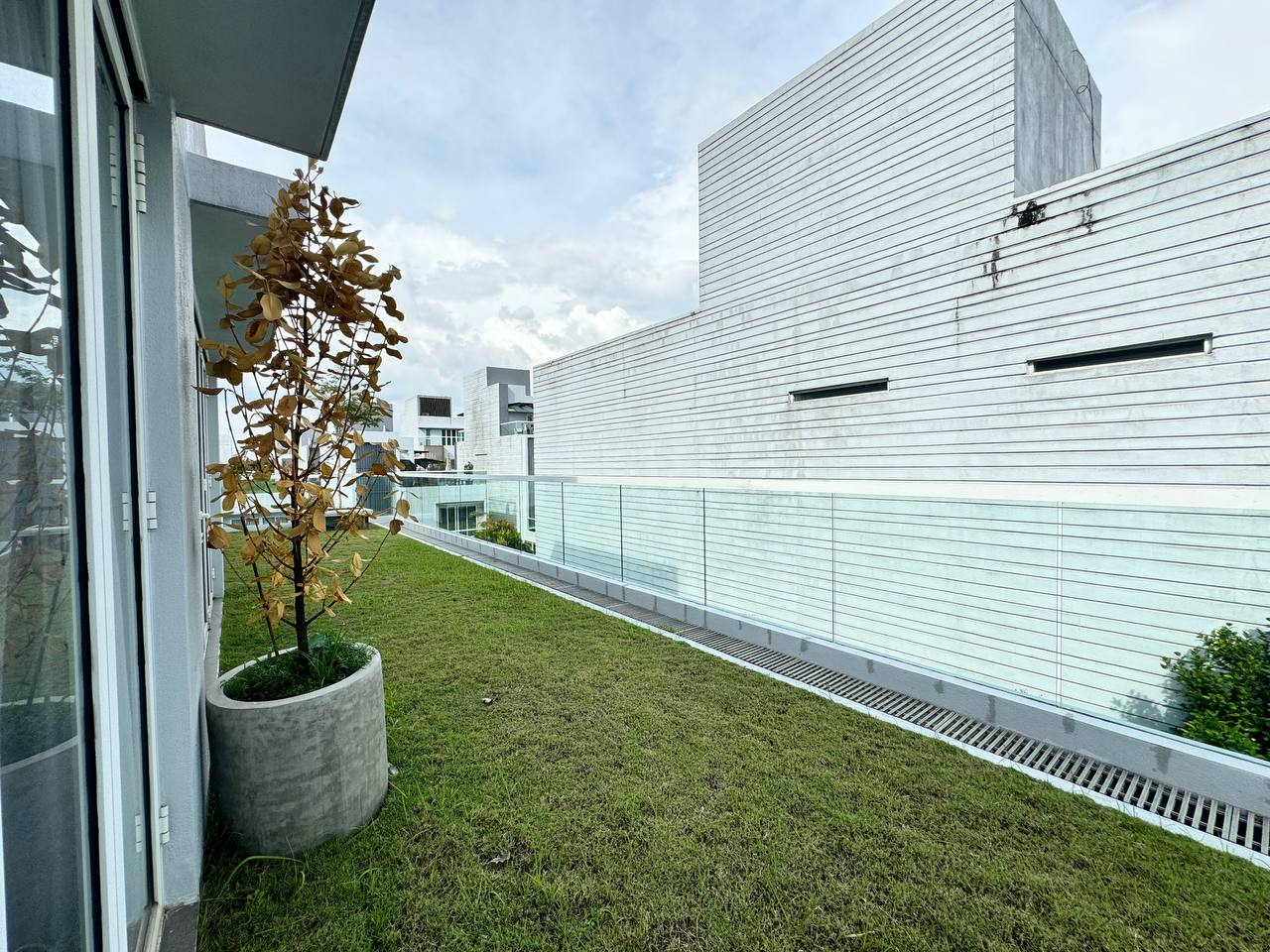 Three Storey Bungalow Lakefront Villa Cyberjaya - photo 7
