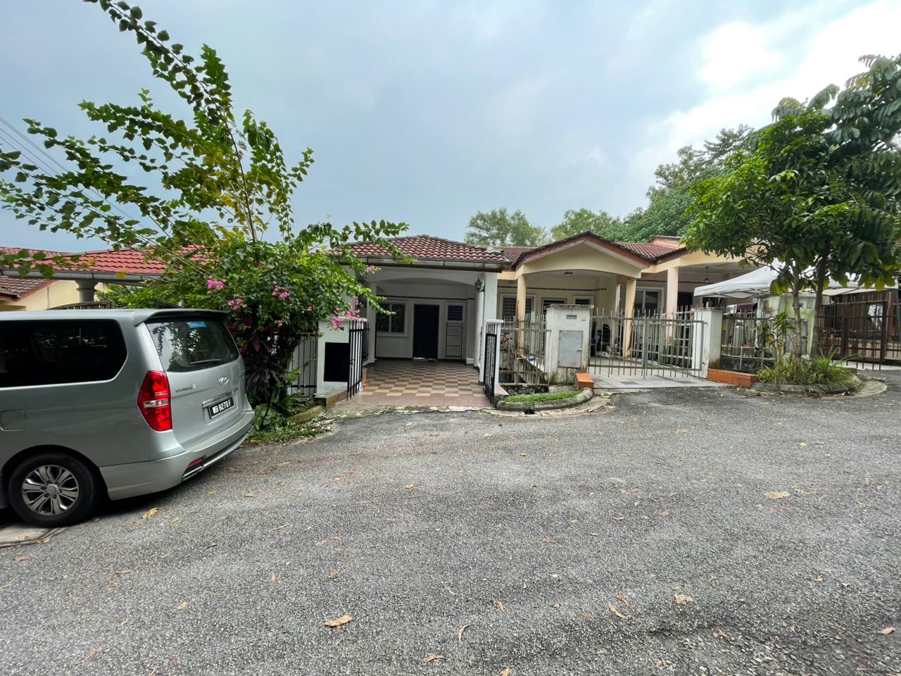 Three Storey Move In Condition Tmn Selayang Mulia - photo 3
