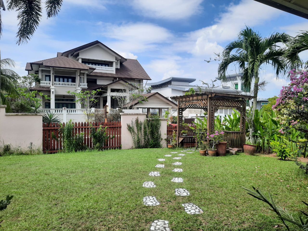 Double Storey Bungalow Seksyen 8 - photo 4