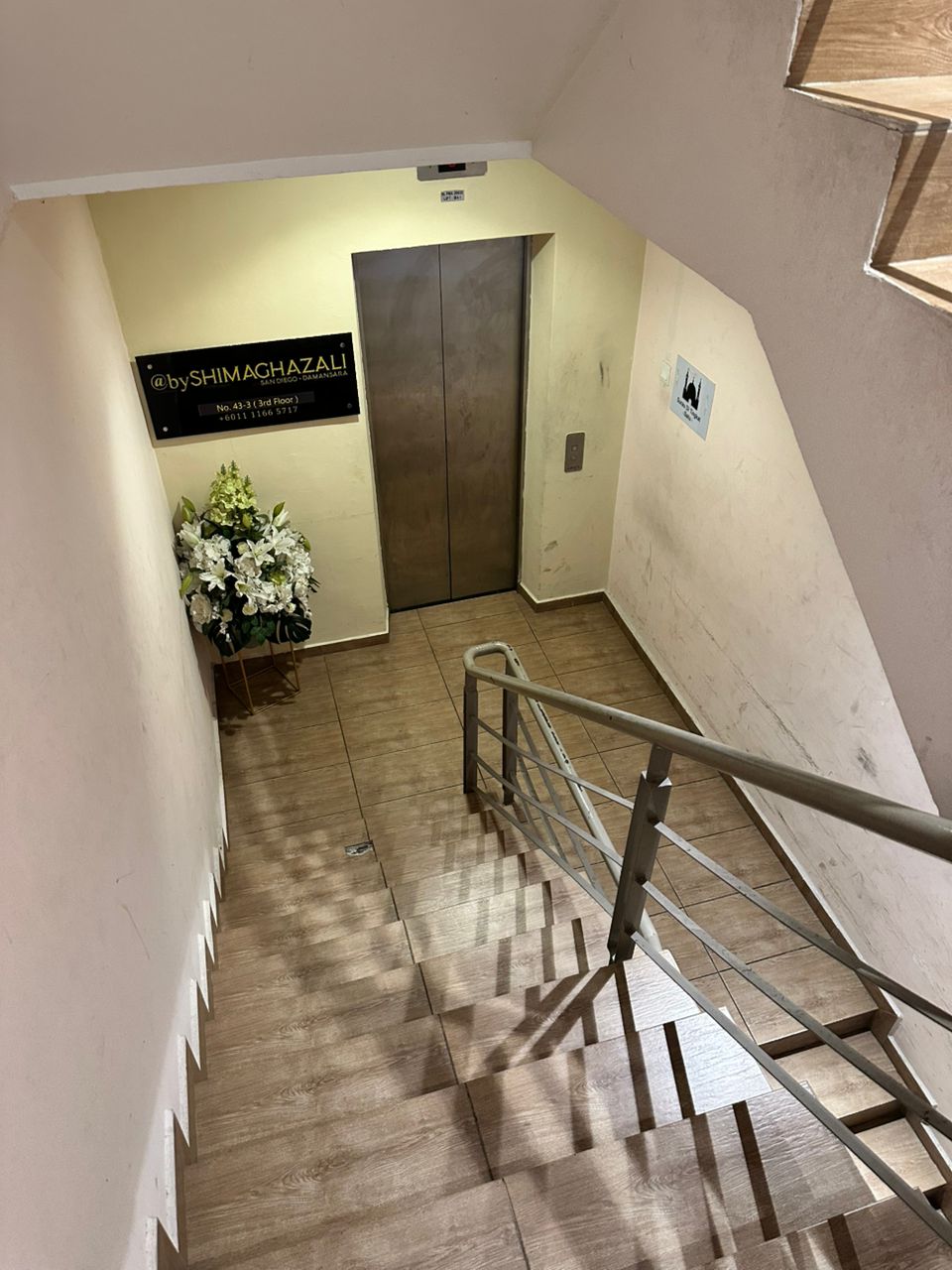 4 storey shop end lot unit with lift The Strand Ko - photo 5