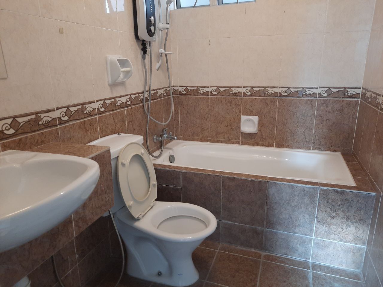 Villa Makmur Dutamas Untuk Disewakan - photo 10