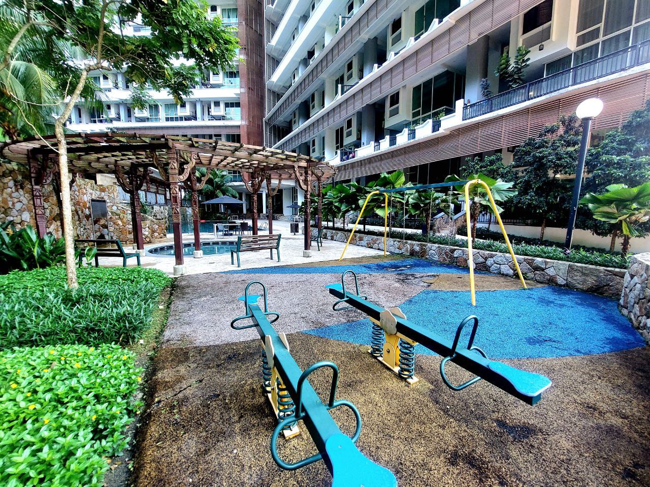 Armanee Terrace 2 Damansara Perdana Partly Furnish - photo 2