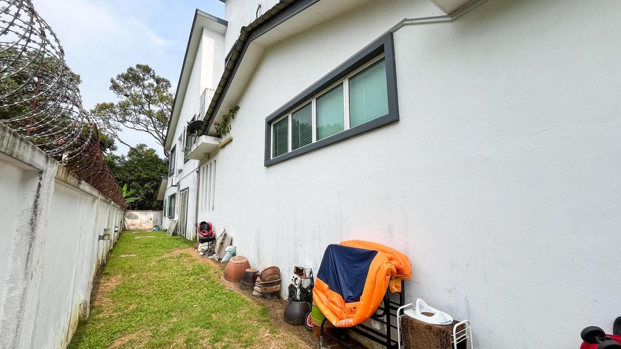 Two and Half Storey Bungalow Near Bukit Rahman Put - photo 4