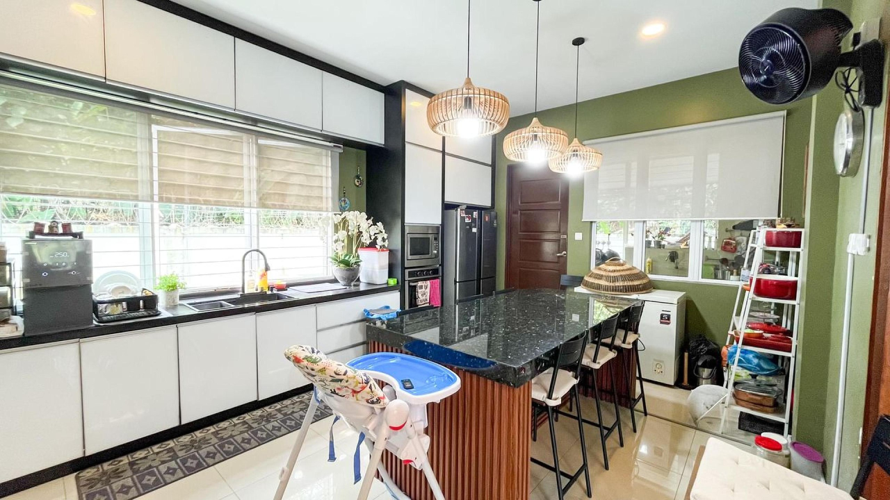 Two and Half Storey Bungalow Near Bukit Rahman Put - photo 13