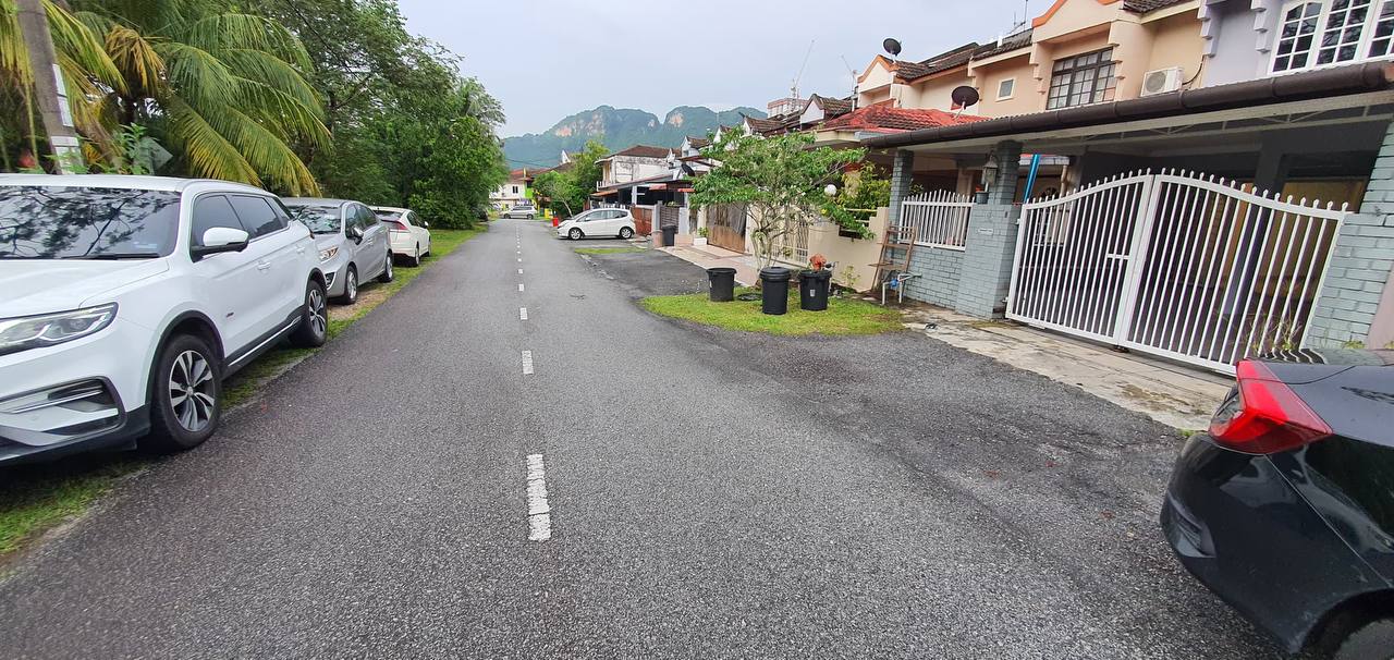 Double Storey Inter Taman Pinggiran Bt Caves - photo 2