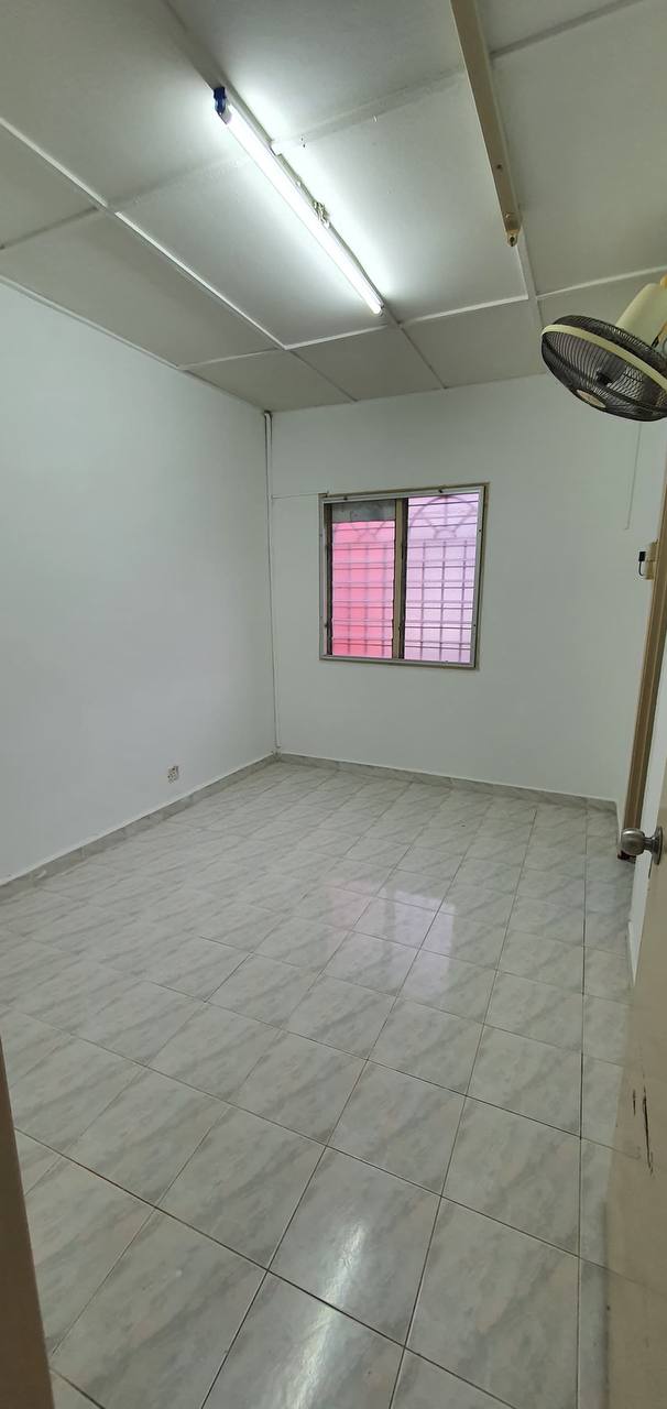 Double Storey Inter Taman Pinggiran Bt Caves - photo 3