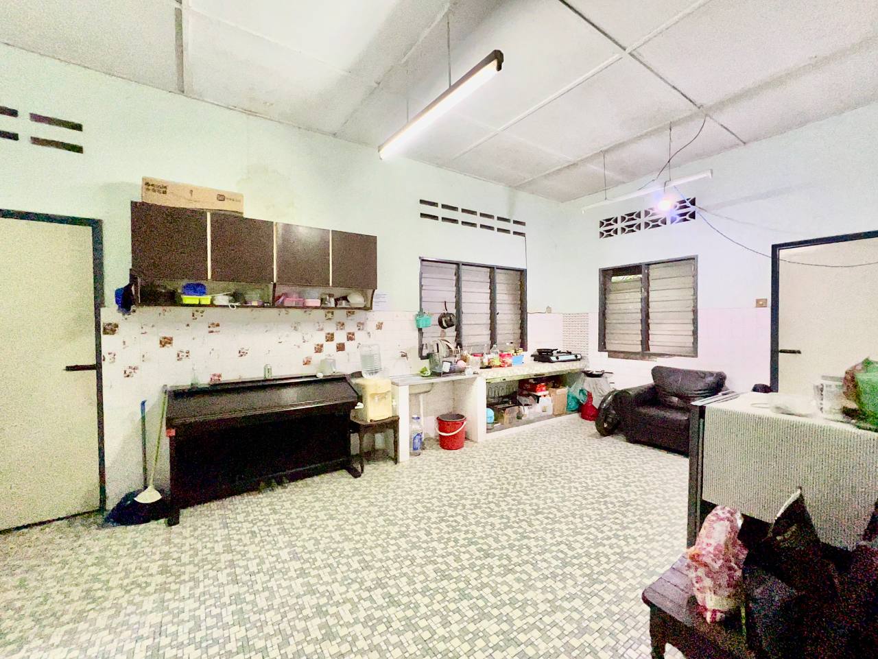 Single Storey Bungalow Seri Kembangan Near upm - photo 5