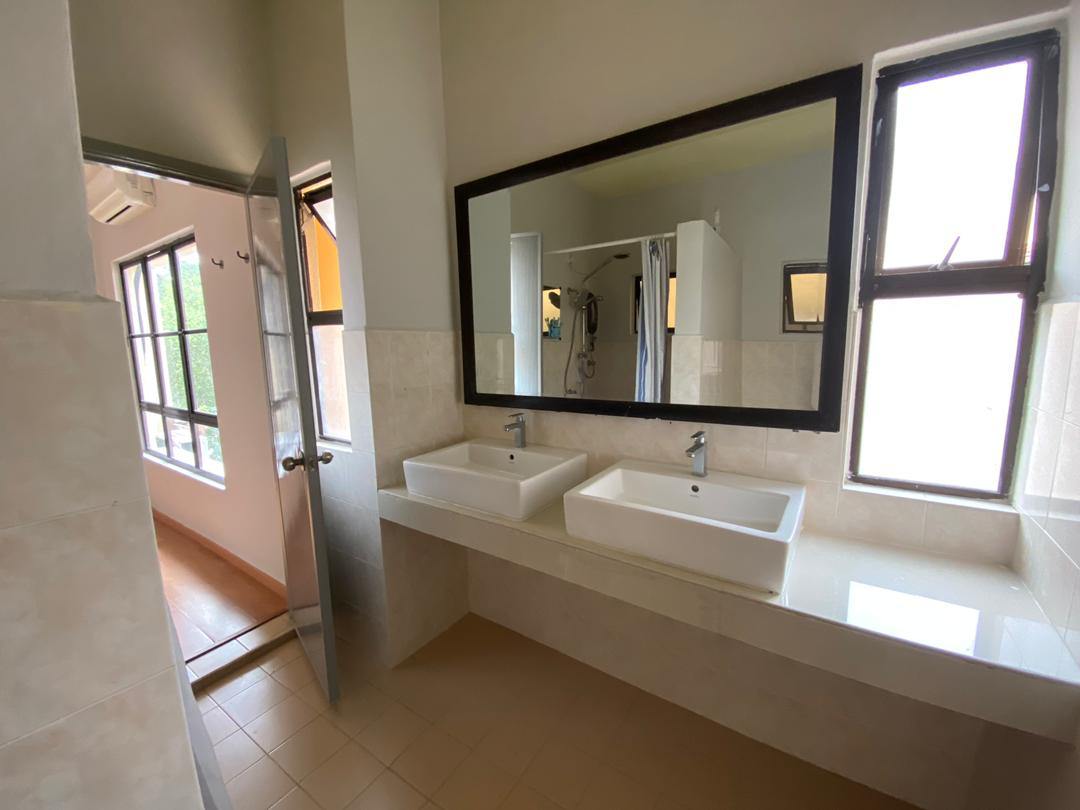 Three storey townhouse upper level Prima Court Tam - photo 3