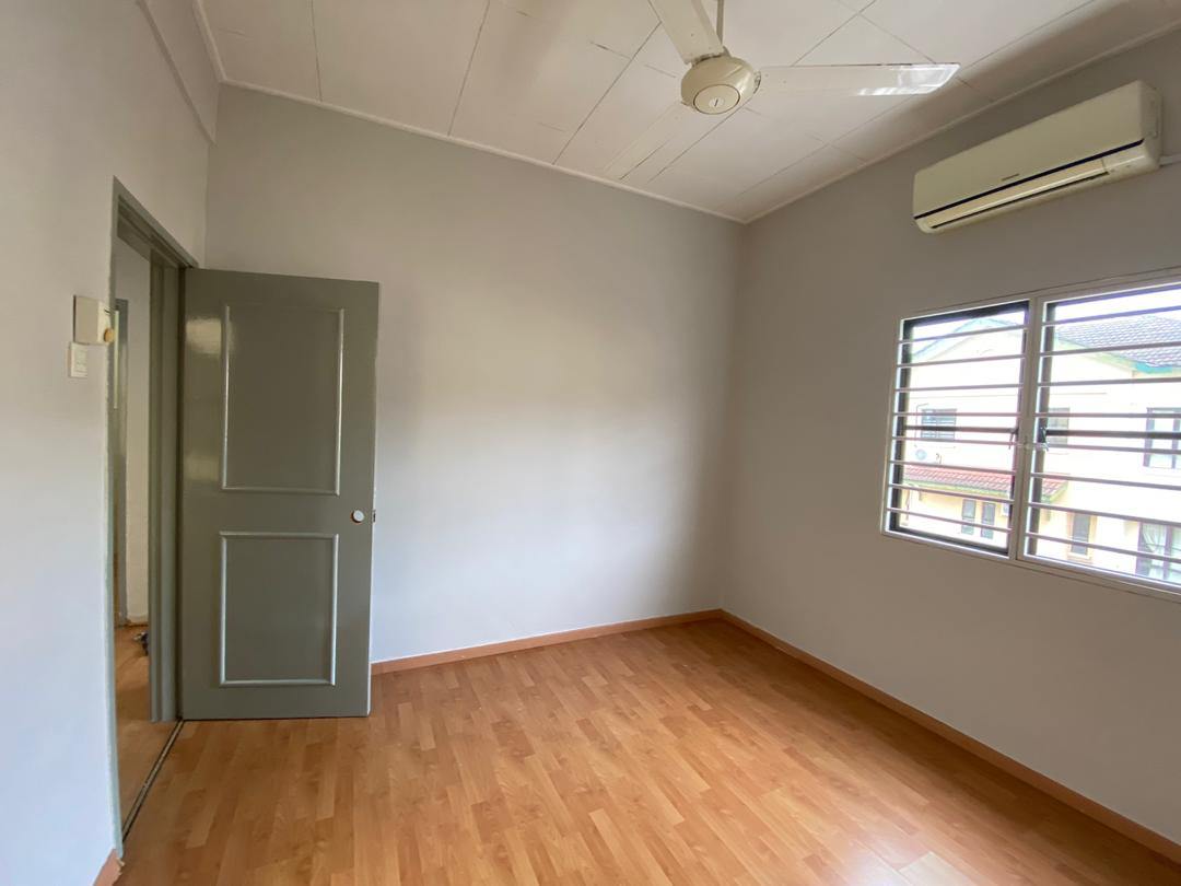 Three storey townhouse upper level Prima Court Tam - photo 8