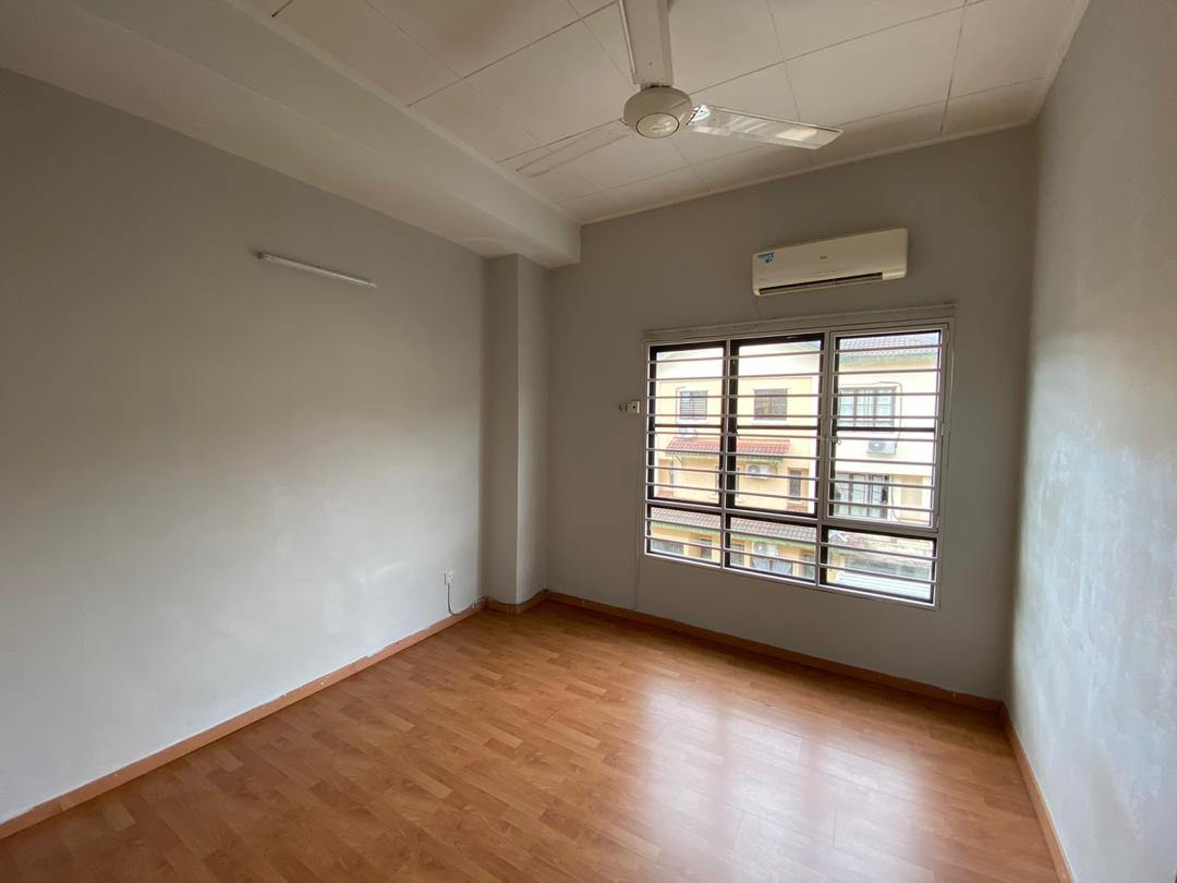 Three storey townhouse upper level Prima Court Tam - photo 9