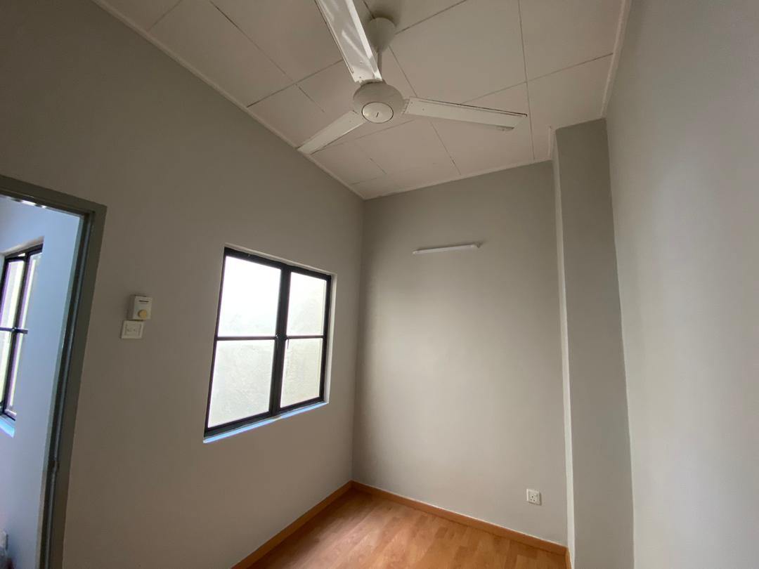 Three storey townhouse upper level Prima Court Tam - photo 10