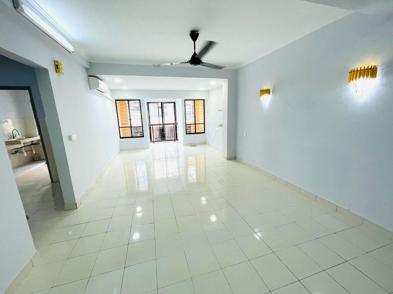 Three storey townhouse upper level Prima Court Tam - photo 12