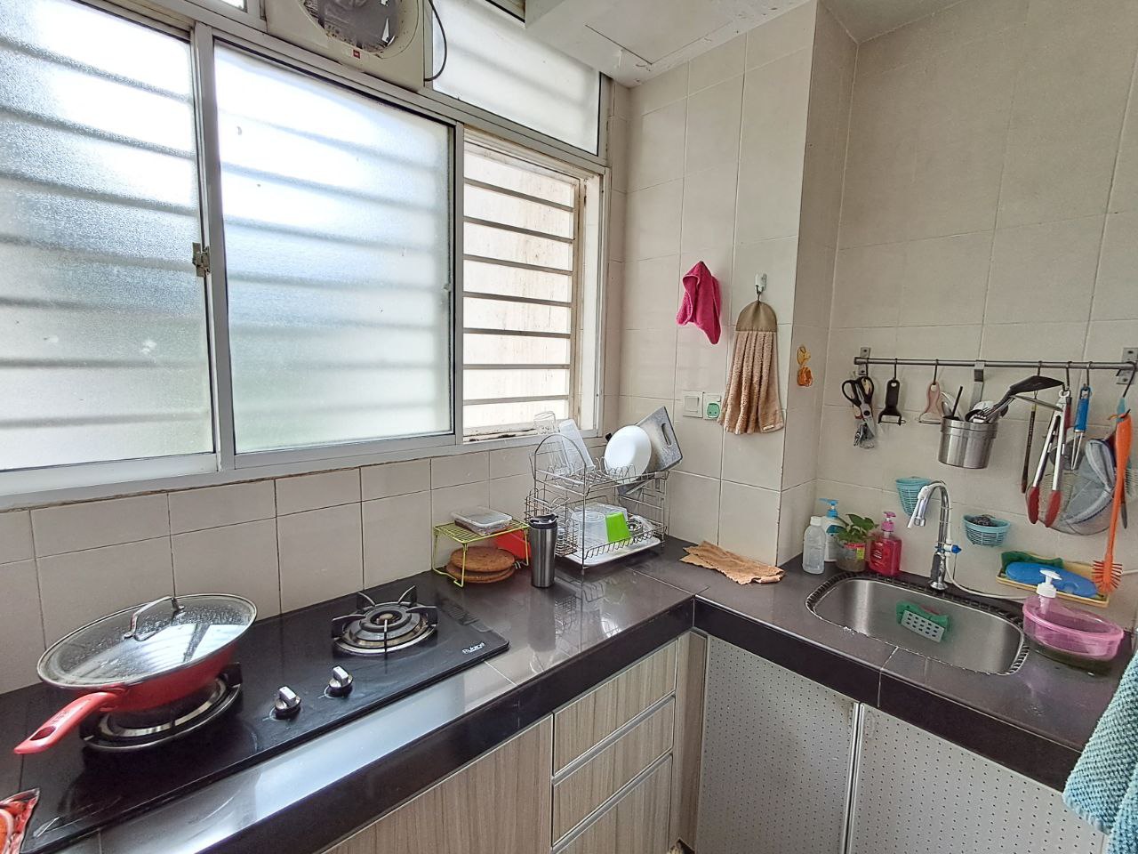 Corner Partly Furnish Penaga Condo Taman Raintree - photo 6