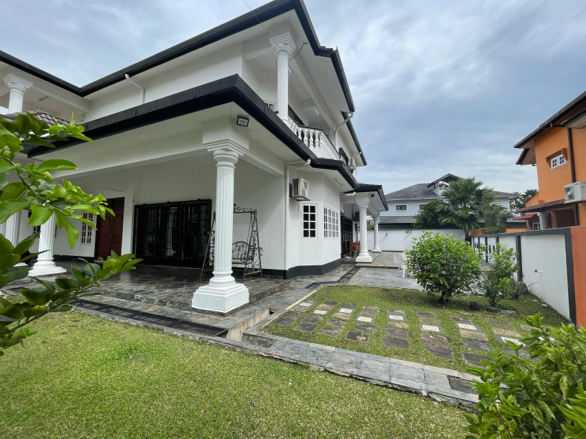 Double Storey Bungalow Jalan Kent with swimming po - photo 2