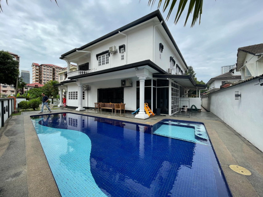 Double Storey Bungalow Jalan Kent with swimming po - photo 3