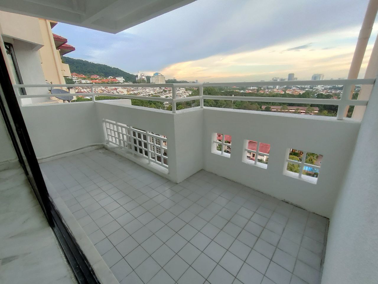 High Floor Kiara Park Ttdi Partly Furnish - photo 4