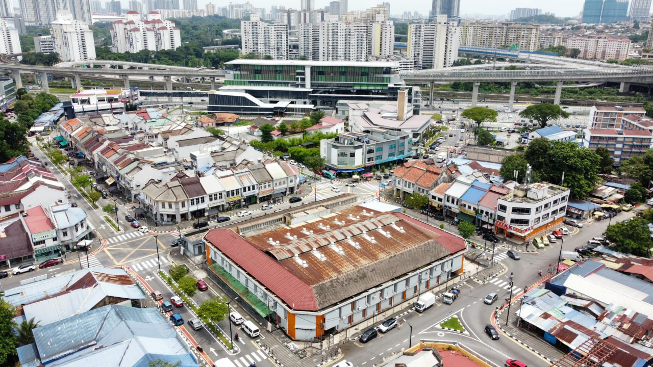 Banglo Setingkat partly Furnish Sg Besi Desa Tasik - photo 2