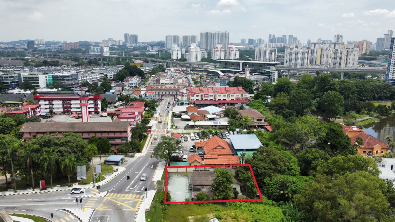 Banglo Setingkat partly Furnish Sg Besi Desa Tasik - photo 3