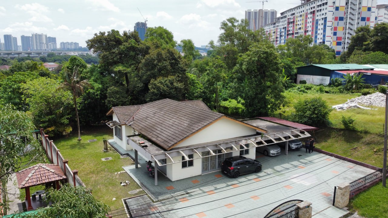 Banglo Setingkat partly Furnish Sg Besi Desa Tasik - photo 4