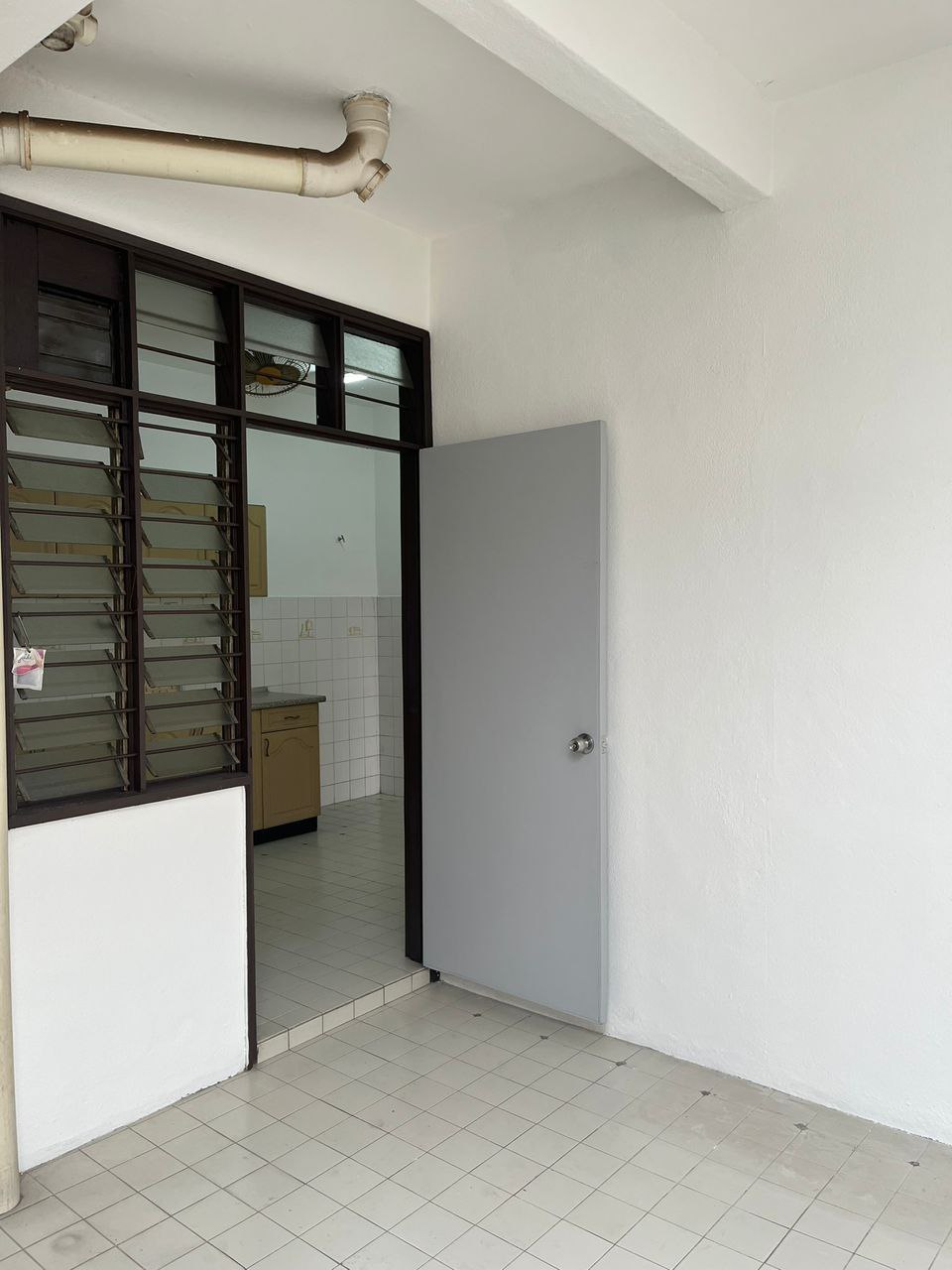 Endlot Usj 4 Subang Jaya Partly Furnish - photo 4