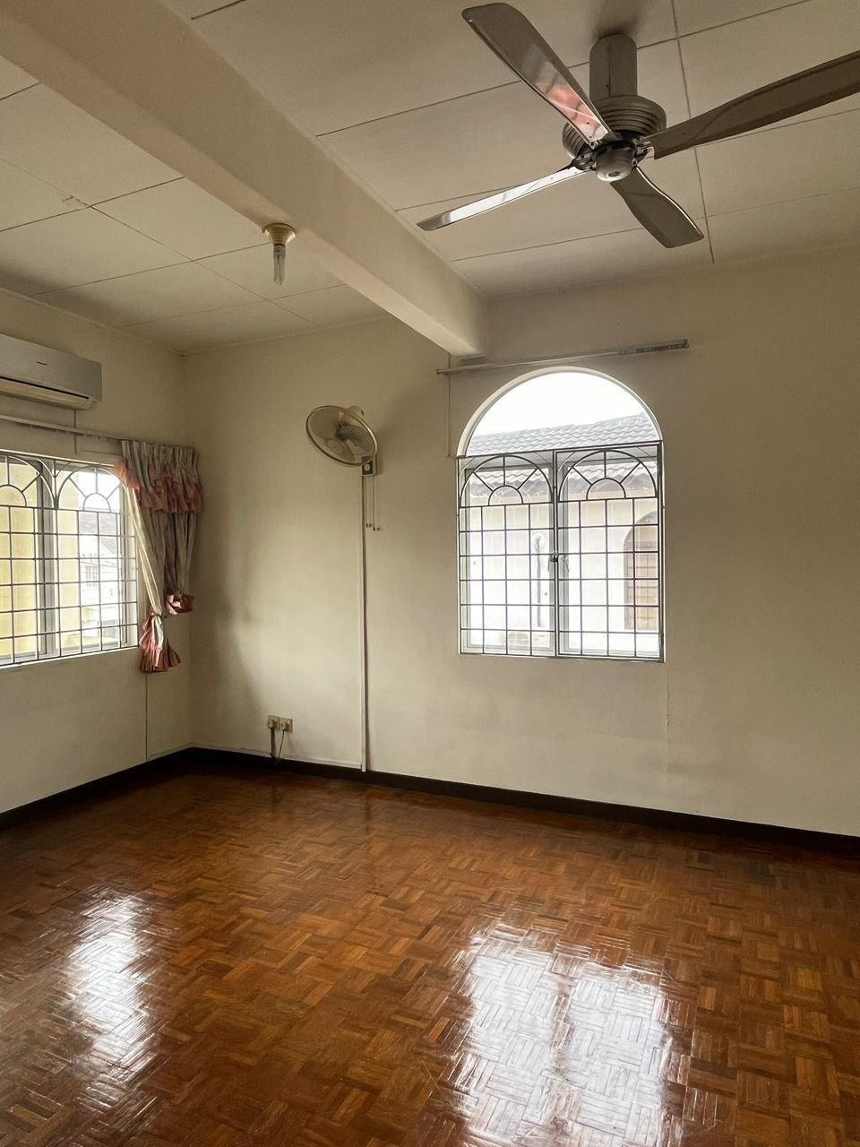 Endlot Usj 4 Subang Jaya Partly Furnish - photo 5