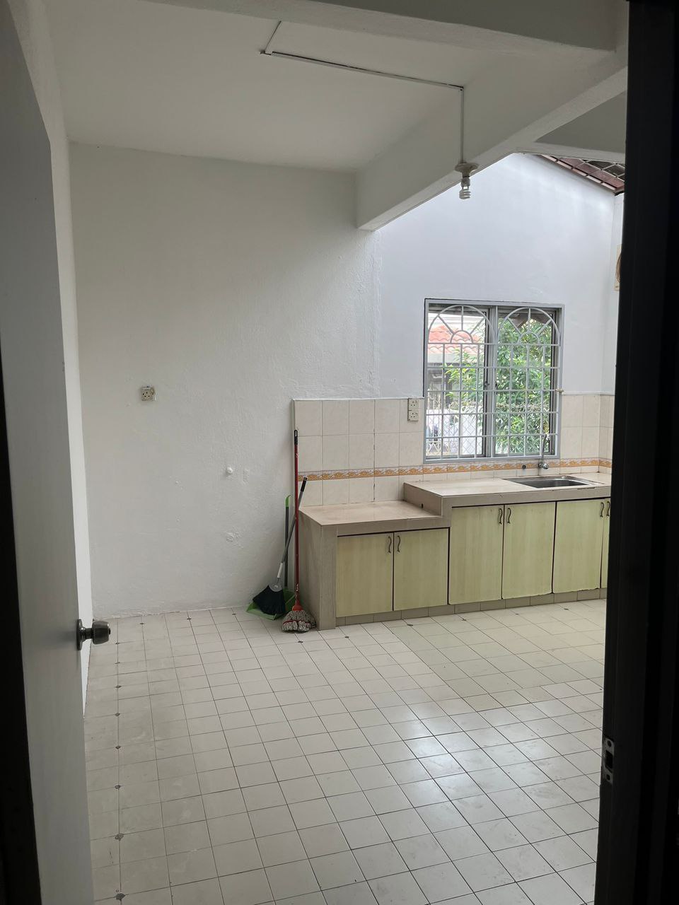 Endlot Usj 4 Subang Jaya Partly Furnish - photo 11