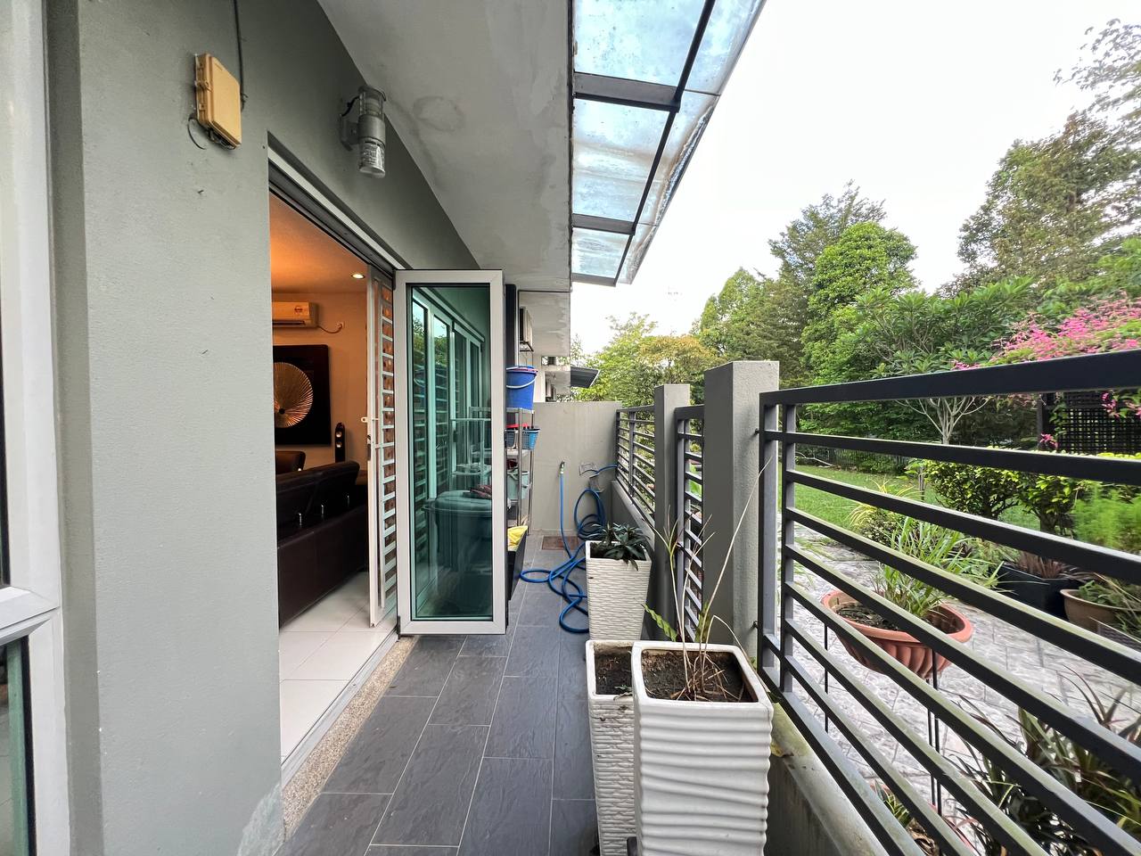 Three Storey Intermediate Terrace House Serissa - photo 3