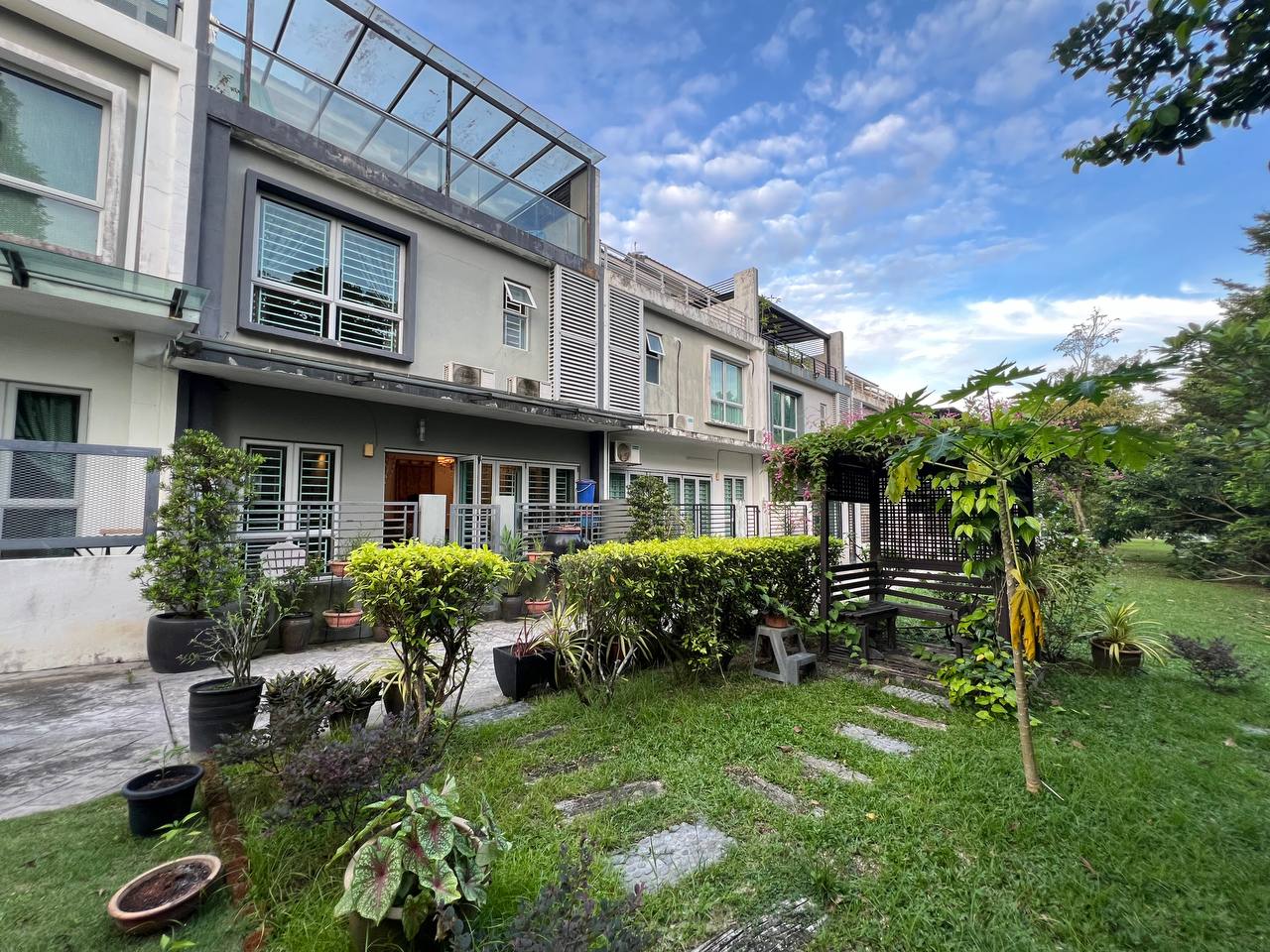 Three Storey Intermediate Terrace House Serissa - photo 4