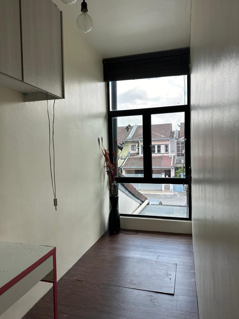 Double Storey Terrace Usj 22 Partly Furnish - photo 3