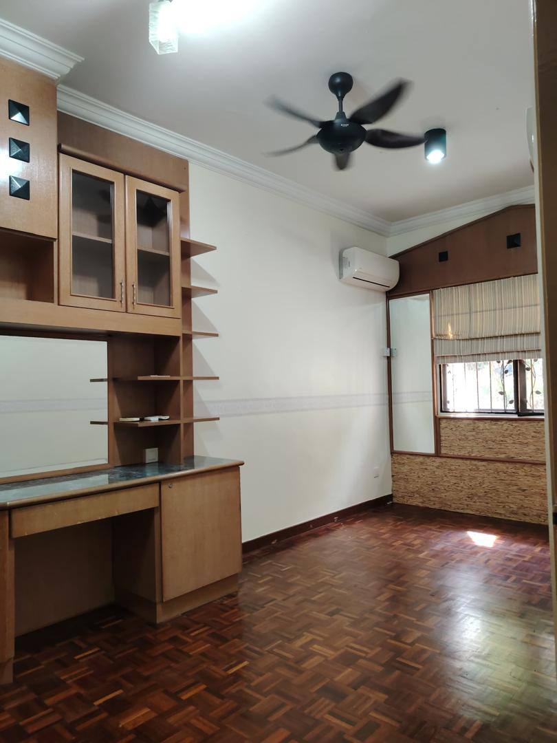 Groundfloor Partly Furnish Kiara Park Garden View - photo 2