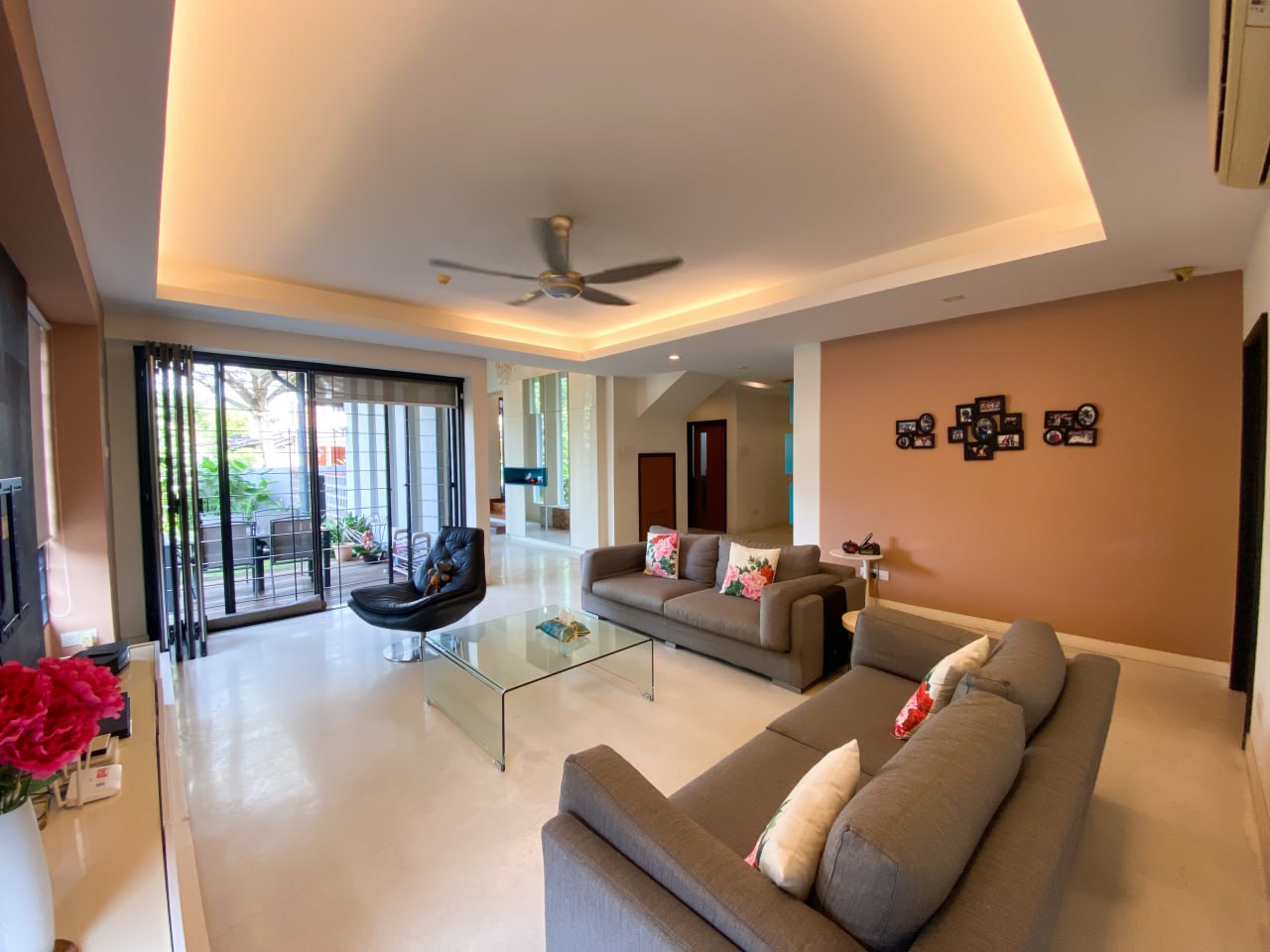 Corner Lot Double Storey Bukit Damansara Renovated - photo 2
