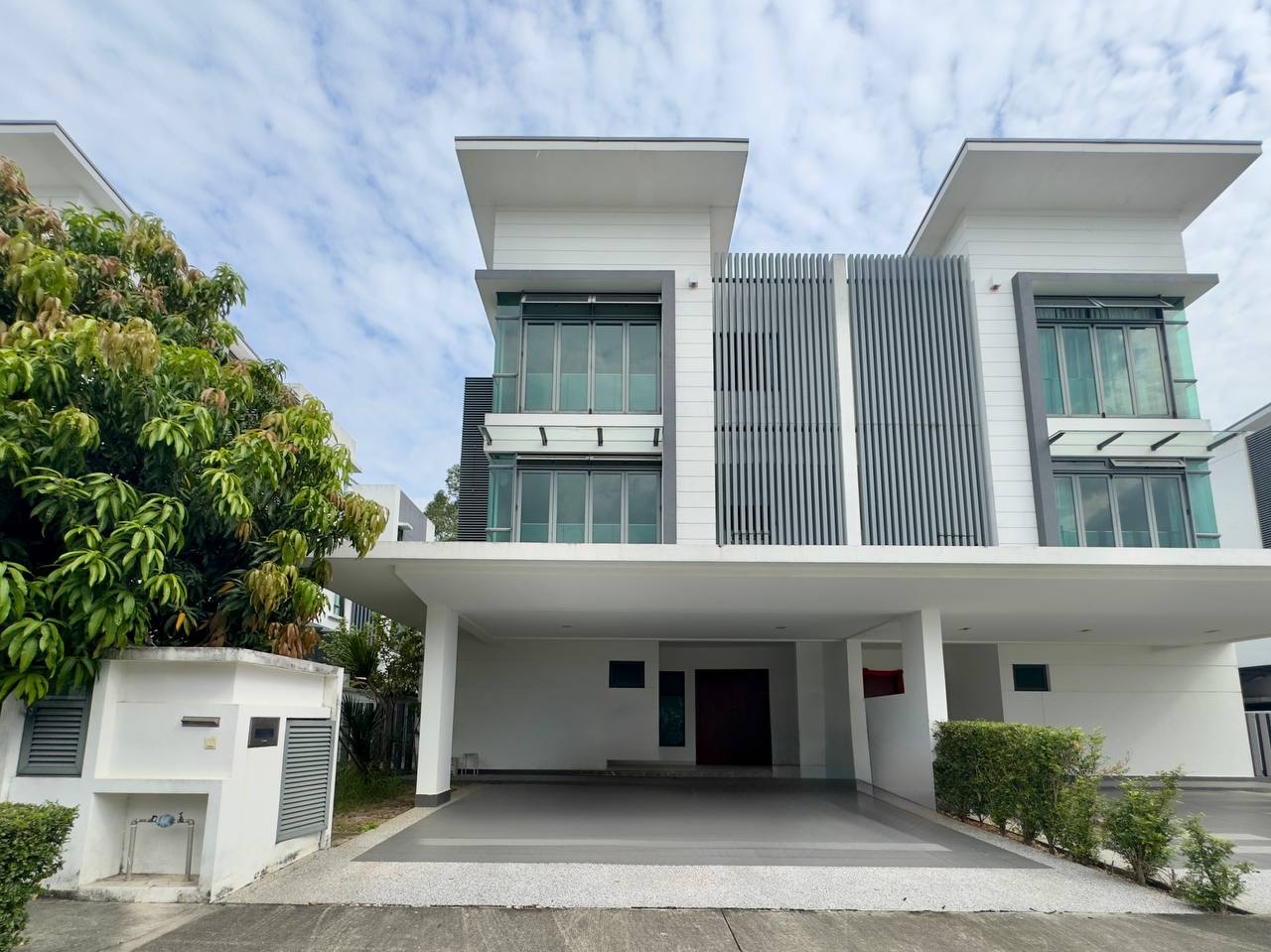 Three Storey Semid S ...