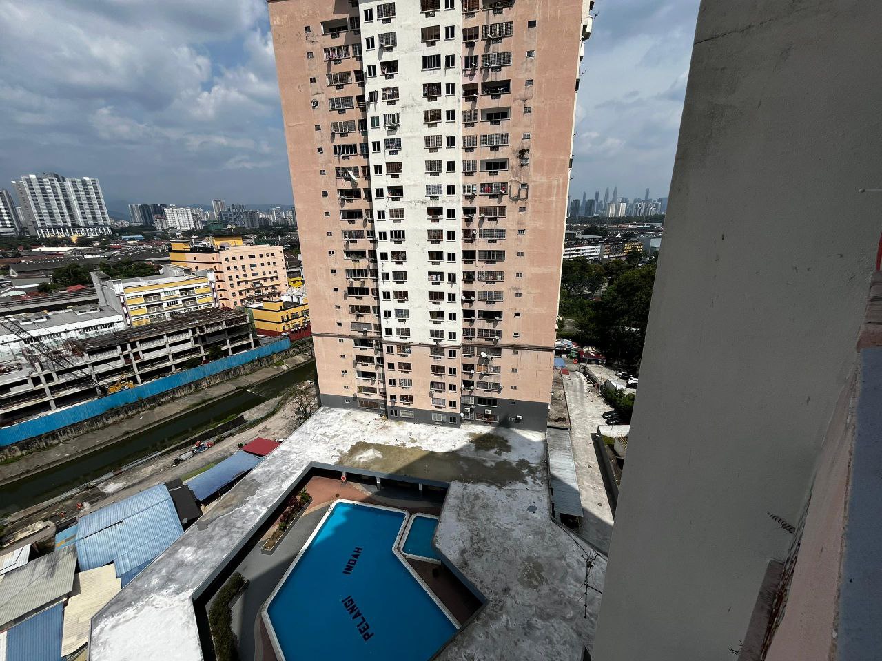 Pelangi Indah Condo Jalan Ipoh Partly Furnish - photo 3