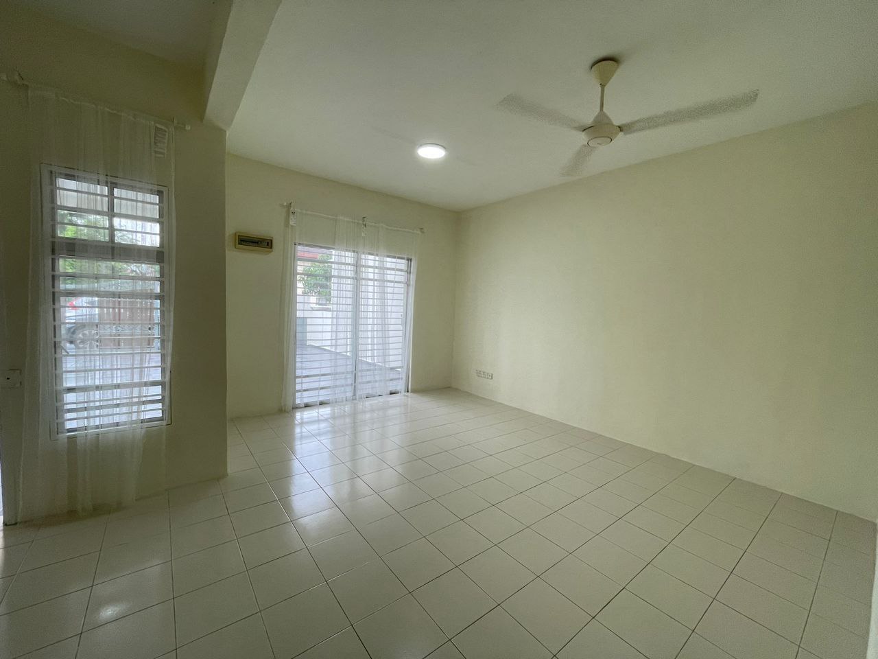 Double Storey Taman Ukay Bestari Intermediate - photo 3