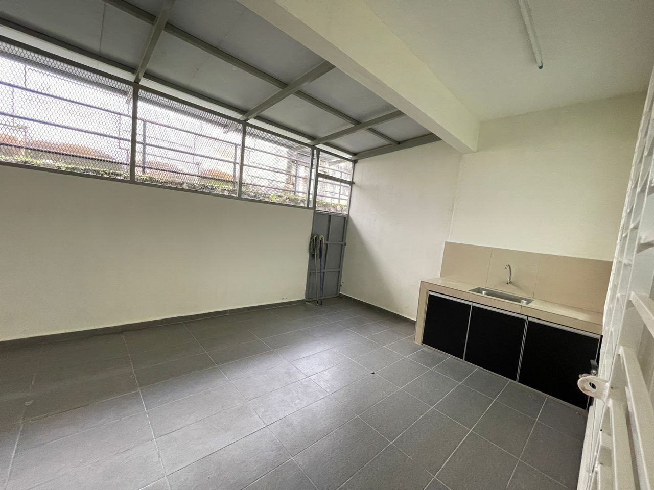 Double Storey Taman Ukay Bestari Intermediate - photo 4