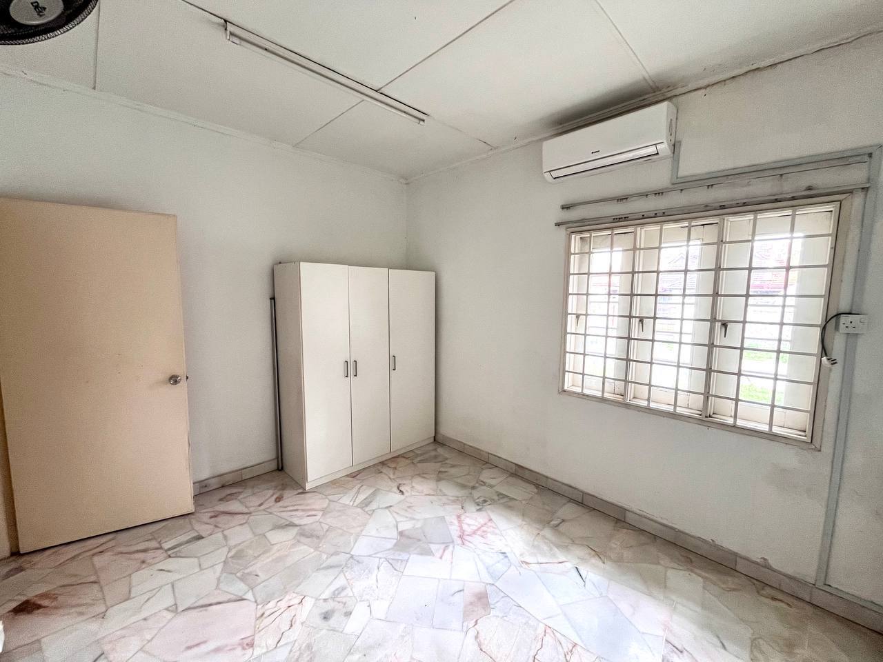 One Half storey Usj 2 Intermediate - photo 12