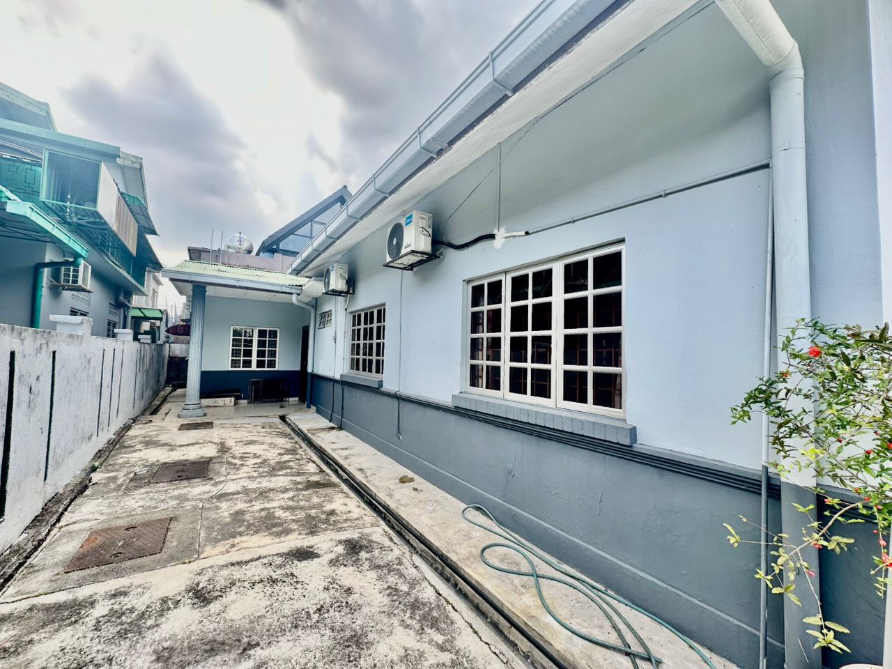 Single Storey Bungalow Kg Tunku - photo 4