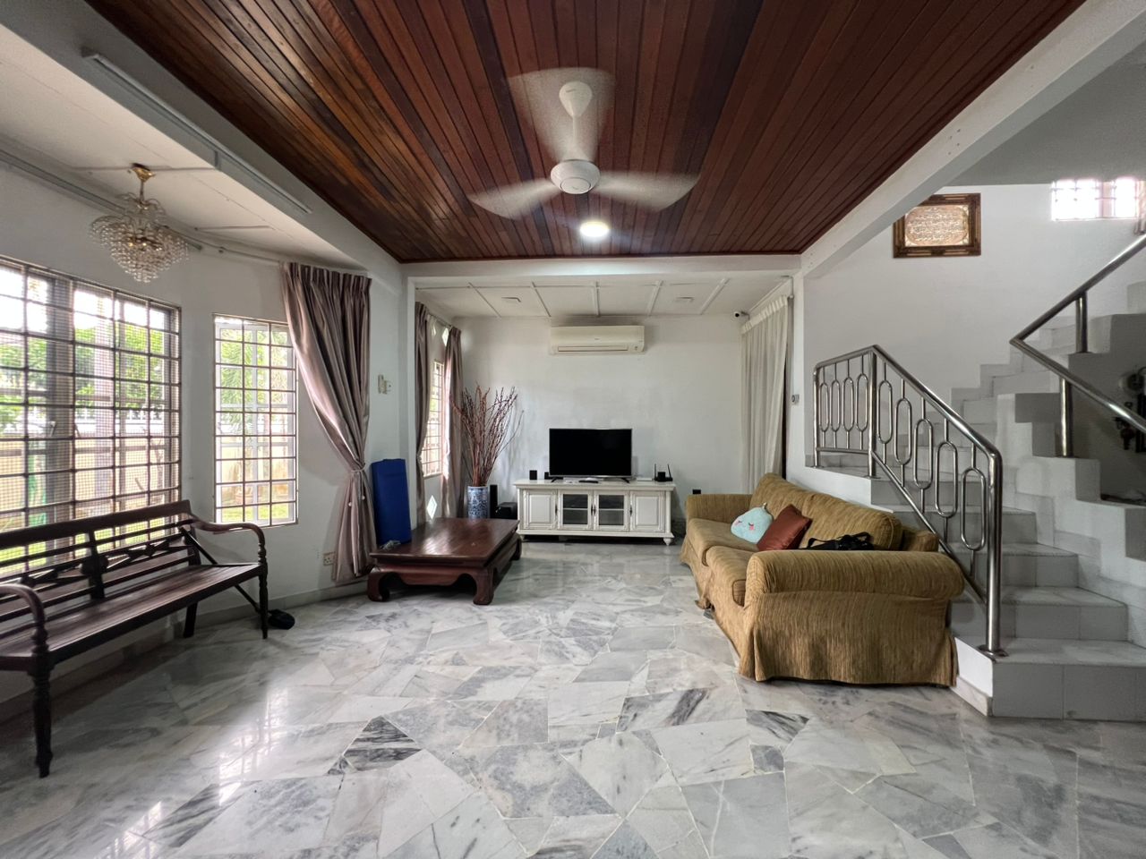 One Half Storey Corner Usj 6 Partly Furnish - photo 7