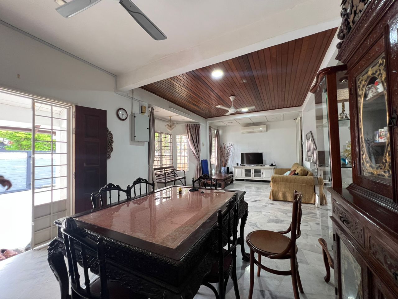 One Half Storey Corner Usj 6 Partly Furnish - photo 8