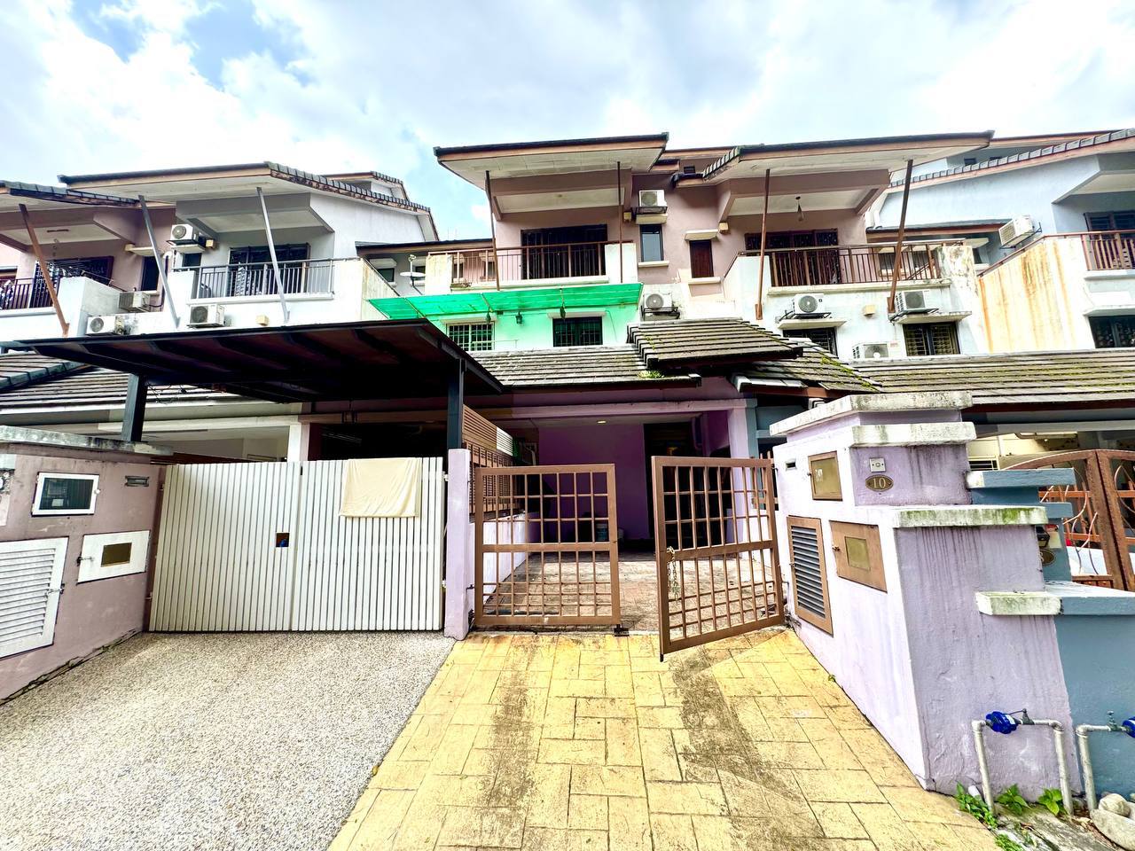 One Half Storey Town ...