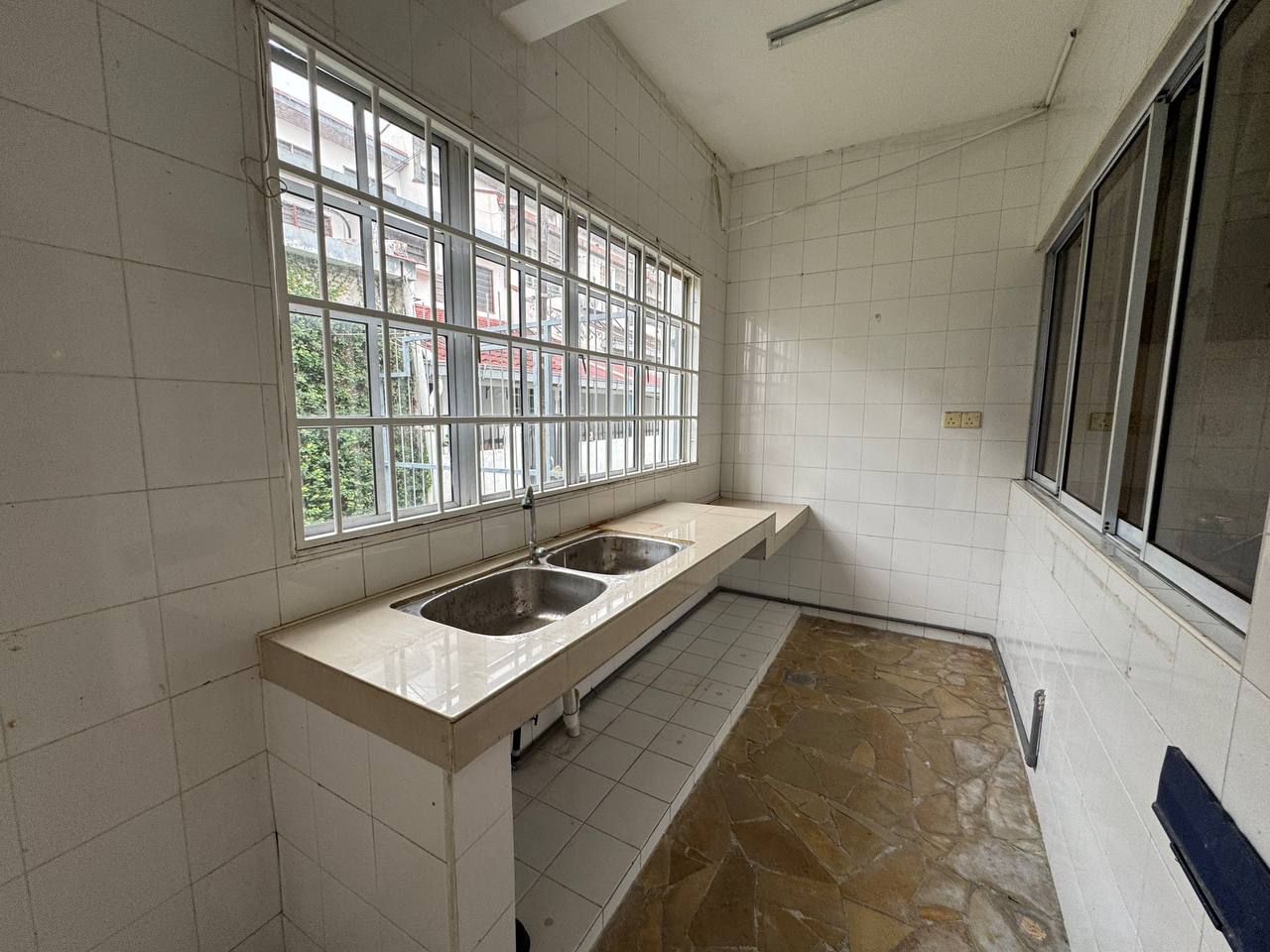 Double Storey Ss 12 Subang Jaya Renovated - photo 9