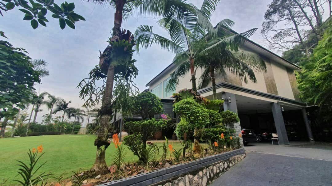VERY BEAUTIFUL 2 Storey Bungalow KGSAAS Seksyen 13 - photo 2