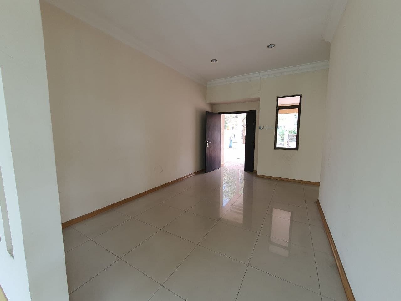FACING TASIK 2 Half Storey Semi D Puncak Bangi - photo 2