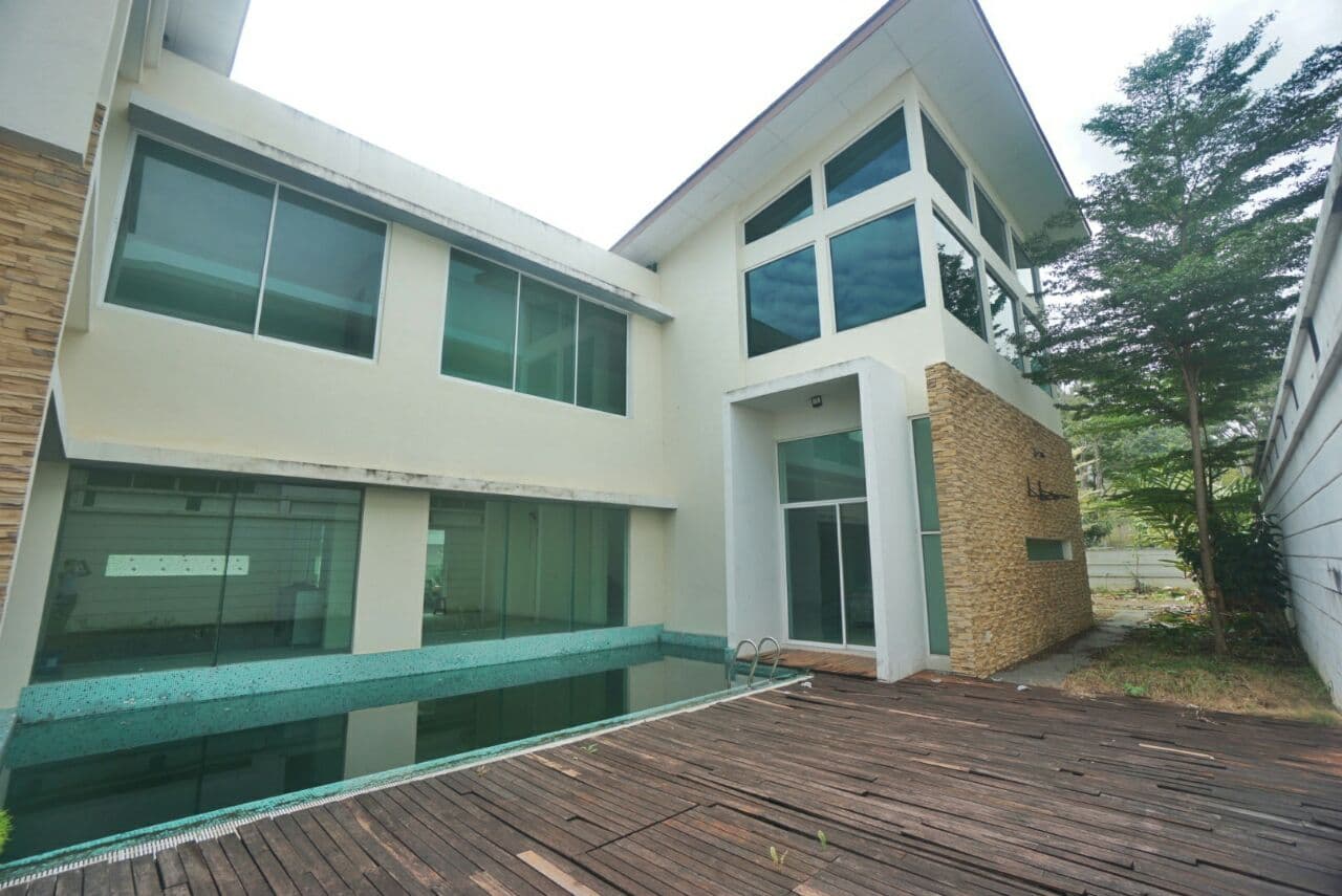GATED GUARDED 2 Storey Bungalow Seksyen 7 - photo 2